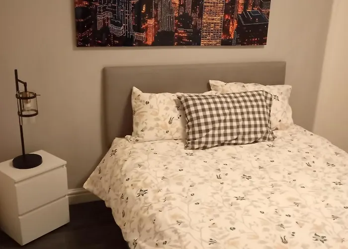 Апартаменти Lower Cheltenham Place *