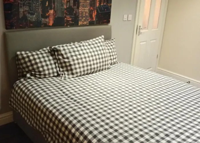 Апартаменти Lower Cheltenham Place