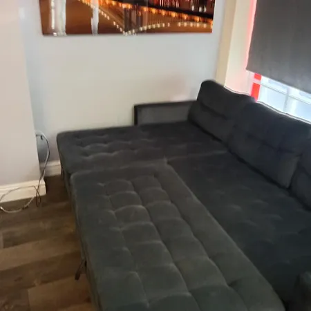 Lower Cheltenham Place * بريستول