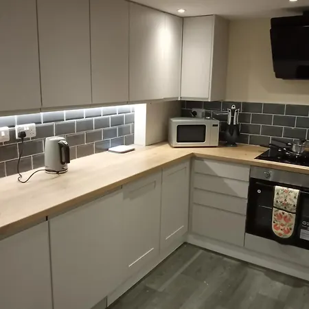 Lower Cheltenham Place شقة